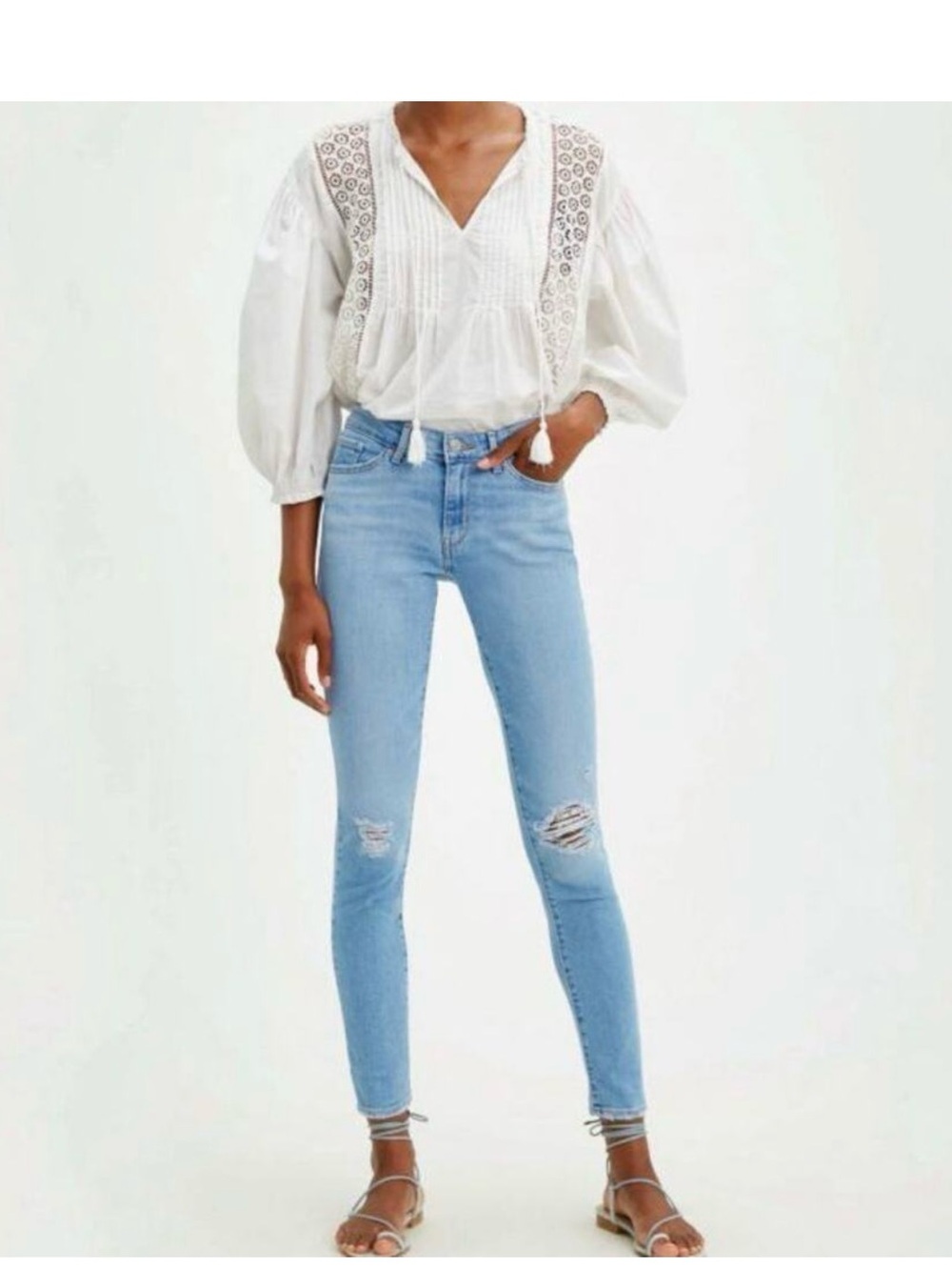 Levi's Light Blue Skinny Jeans with Knee Distress- size 26